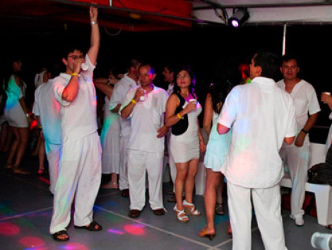 Party Boat: White NIght 